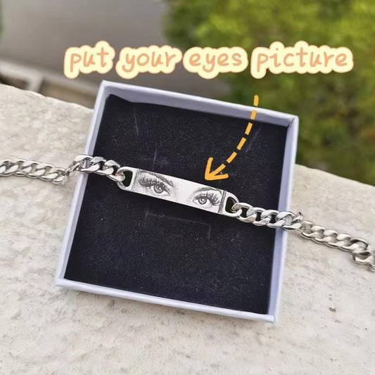 pulsera con ojos grabados